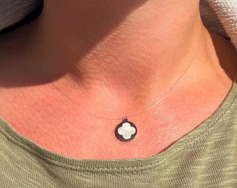 Halskette mit Anhänger aus Edelstahl und Perlmutt auf durchsichtigem Nylonband, Kette PEARLVSSTEEL