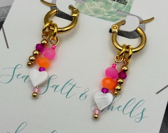 Ohrringe aus Edelstahl, Creolen mit Charms in goldfarben, Perlmutt Herz, pink und orange Töne PINKCHARMS