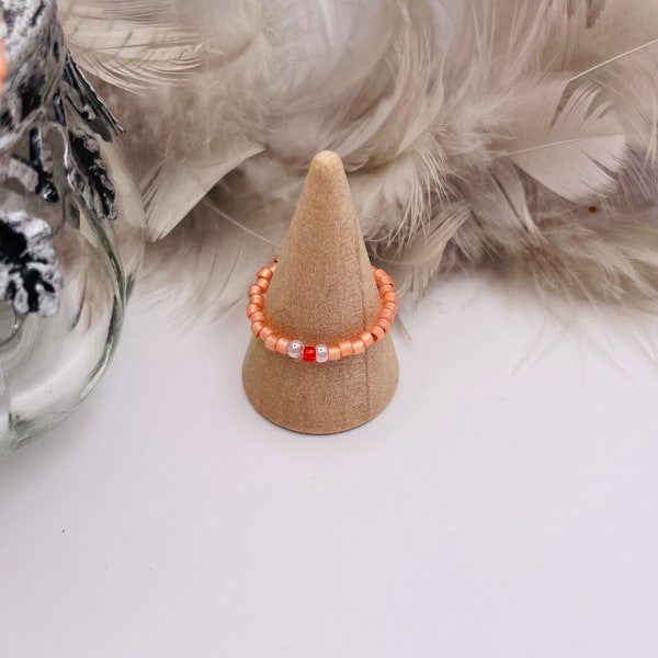 Ring aus Perlen, in orange und Silber, Modeschmuck, auf Gummiband, Herbst