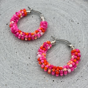Ohrringe Creolen aus Glasperlen, summerliche Farben, Sonne, Neon, in Neon orange, pink, rosa auf silberfarben Creolen NEONROUND