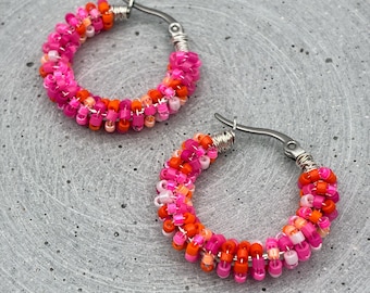 Ohrringe Creolen aus Glasperlen, summerliche Farben, Sonne, Neon, in Neon orange, pink, rosa auf silberfarben Creolen NEONROUND