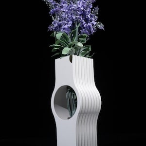 Quano Planter: Stylish Desk Accessory for Home or Office Decor