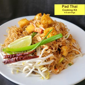Authentic Thai DIY Cooking Kits | Pad Thai | Khao Soi | Wok Set - the perfect foodie gift, perfect for all occasions (4-6 servings)