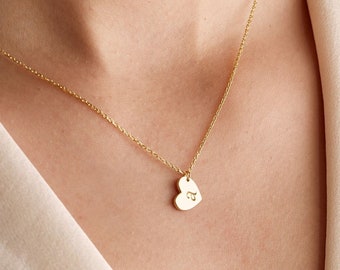 Collier de coeur de lettre initiale en argent sterling • Collier de coeur minuscule • Bijoux personnalisés • Charme de collier de coeur d'argent