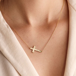 Collier croix latérale en argent sterling : cadeau chrétien
