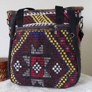 Schwarzer Teppich, bunte Wolle gewebter Beutel, Beutel mit anatolischem Muster, Alltags-Einkaufstasche, Premium-Qualitätsteppich, Geschenk für besondere Anlässe
