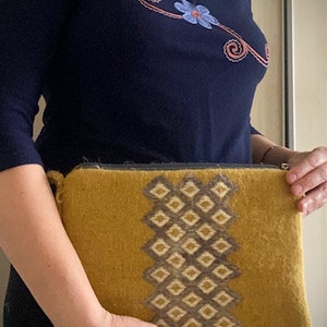 Anatolische Kelim-Design-Kupplung, Gelbe Kupplung, Handgefertigte Taschen Geldbörsen, Ethnische Tasche, Anatolische Kelim-Tasche aus Wolle und Stoff, Muttertagsgeschenk