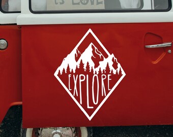 Entdecken Sie Berg Camper Aufkleber für RV Van Travel Trailer Vinyl Aufkleber Natur Wald Abenteuer Zitat Outdoor Wandern Road Trip Grafik