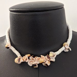 70s Shell Choker Necklace