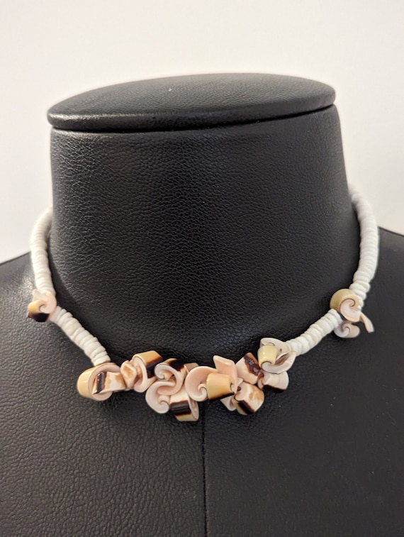 70s Shell Choker Necklace