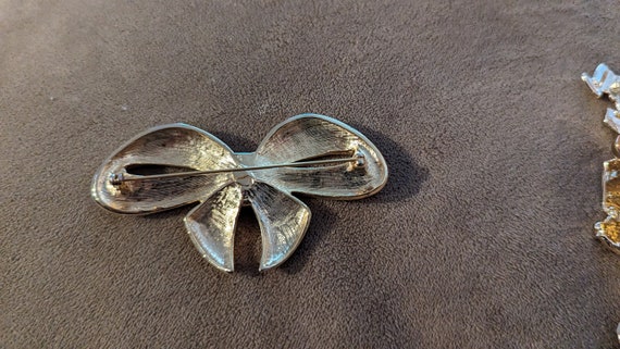 Vintage Gold Bow Brooch Shinny - image 5