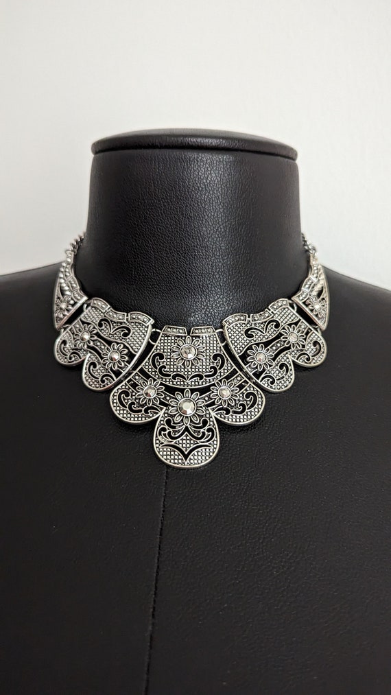 Vintage Silver Decorative Collar Necklace