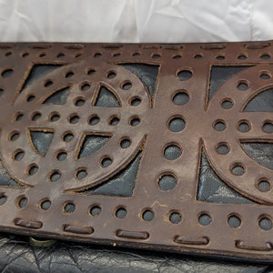 Cartera de mano de piel negra y marrón de los años 90