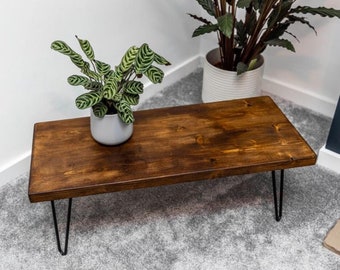 Handgemachter rustikaler Couchtisch: Altes Gerüstbrett mit Hairpin Legs