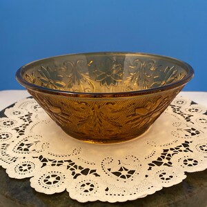 Vintage Tiara Indiana glass amber sandwich pattern serving bowl.