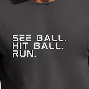 Zie Bal | Bal raken | Uitvoeren | Honkbal | mama | Ren rond de bases | Speldag | Honkbal | Coachshirt | Unisex jersey T-shirt met korte mouwen