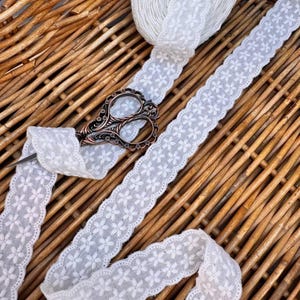 embroidered cotton lace trim
off-white lace ribbon
1 inch lace trim
