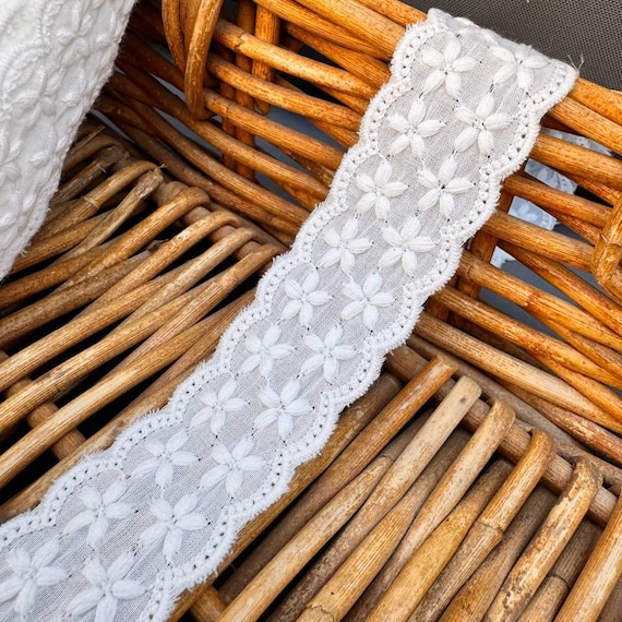 Embroidered Cotton Lace Trim: 1-Inch Off-White Floral Ribbon