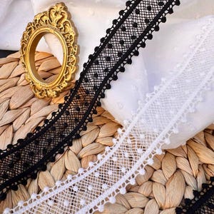Venedig Spitzenband, Weiß Schwarzes Häkelband mit Bogenkante, 2,5 cm Breite, Vintage Spitzenborte für Bögen und Dekore