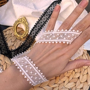 Delicate lace trim
Vintage-inspired lace
Lace for handmade projects
Luxury lace ribbon