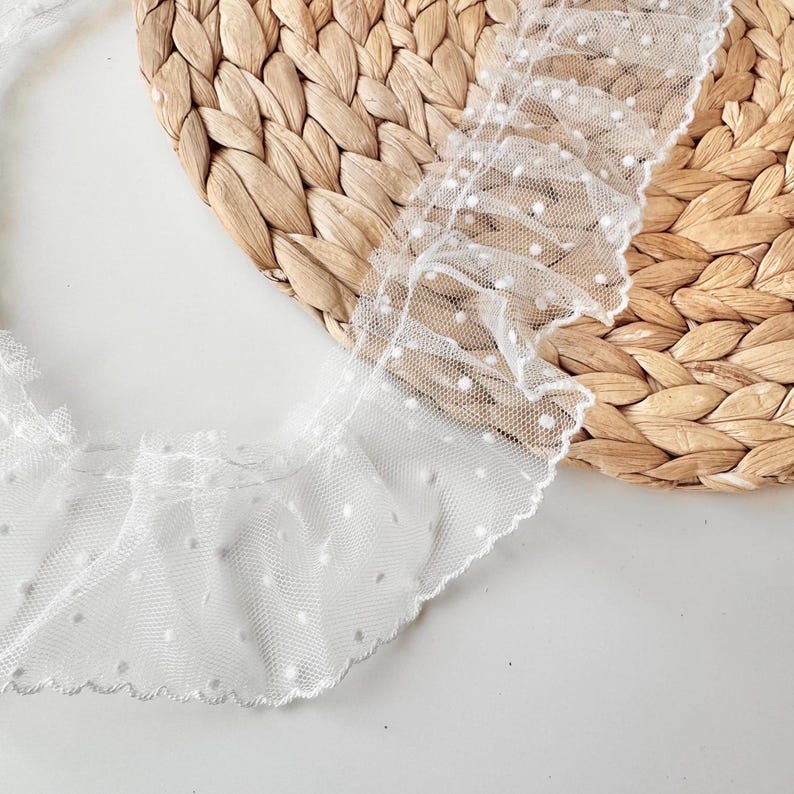 White Ruffled Lace Trim: 2,5