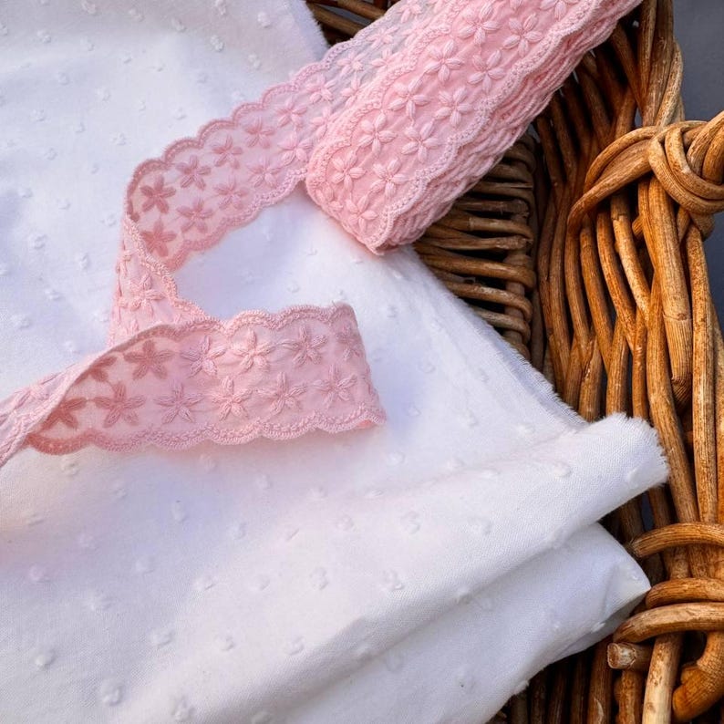 vintage style lace
pink lace for wedding
natural lace for bows