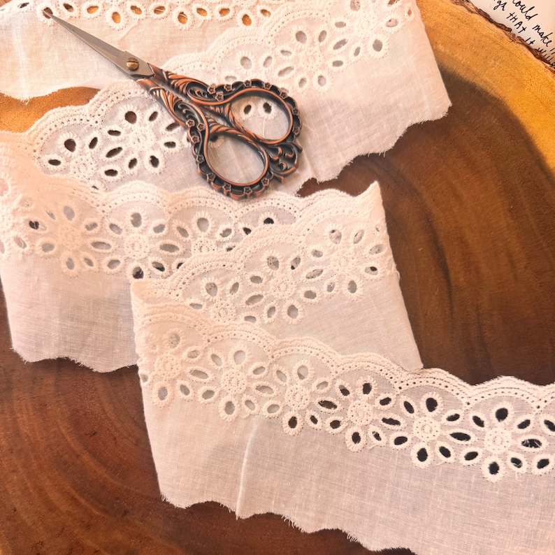 Cotton Eyelet Lace Trim
Embroidered Lace
Hollowed-out Floral
Vintage Lace
Scalloped Ribbon
Crochet Trim
Wedding Dress Lace
Off White Lace