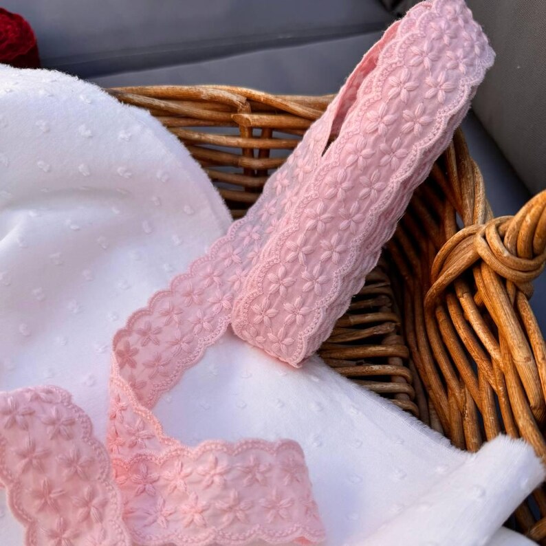 lace tape for sewing projects
pink cotton lace trim