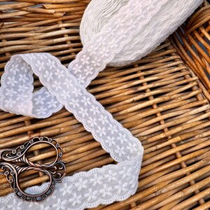 cotton lace for sewing
vintage lace ribbon
natural lace for bridal wear