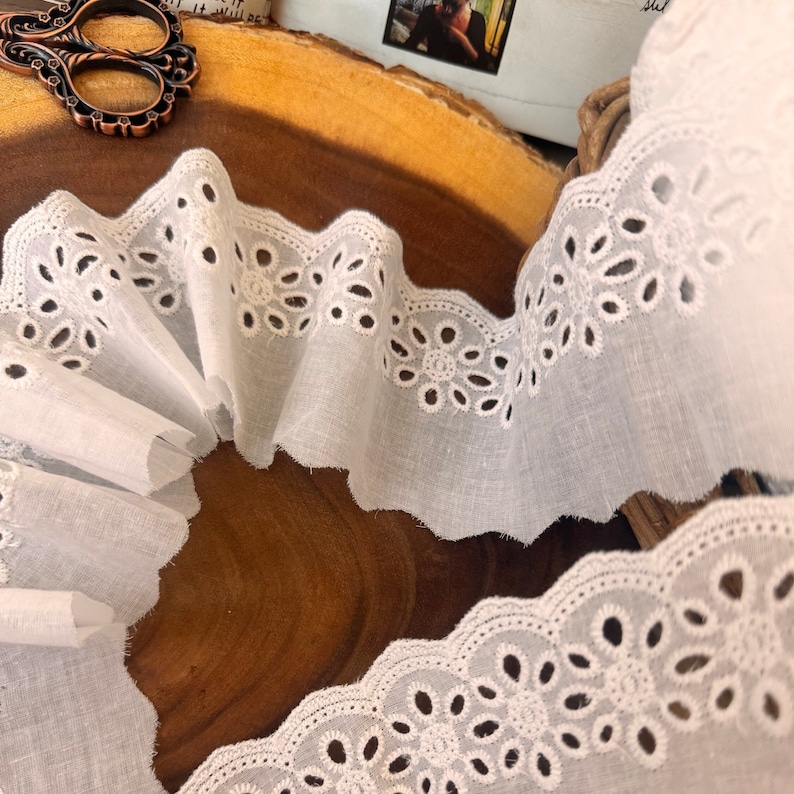 Cotton Eyelet Lace Trim
Embroidered Lace
Hollowed-out Floral
Vintage Lace
Scalloped Ribbon
Crochet Trim
Wedding Dress Lace
Off White Lace
