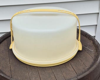 Vintage Tupperware PIE/Cake Taker with Lid and Handle Harvest Gold