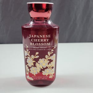 Bath & Body Works Japanese Cherry Blossom Body Wash - Deep Red