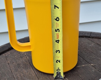 Vintage Tupperware 2 Quart Pitcher 1676-3 Push Button Lid Marigold Orange/Yellow