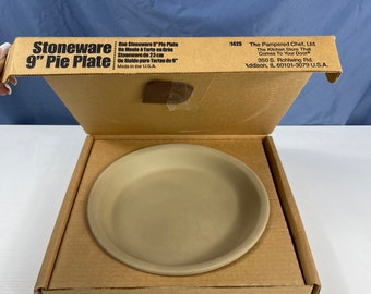 Vintage new Pampered Chef Stoneware 9 inch Round Pie Plate Unglazed W/Box