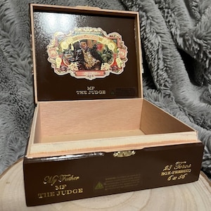 Empty cigar box 8x7x3