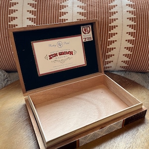 Empty cigar box 9x6x2
