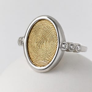 Personalisierter Fingerabdruck Ring aus Sterling Silber mit Zirkonia Steinen