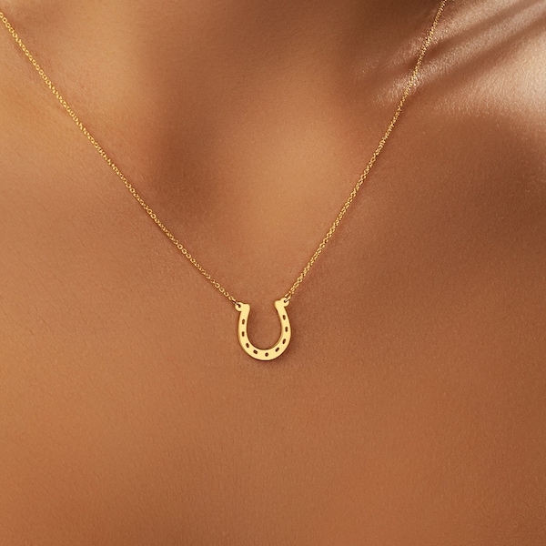 Mini collar de herradura relleno de oro de 18 quilates con cadena de plata de ley 925 / colgante con símbolo de buena suerte / joyería de caballo de la suerte / regalo para ella