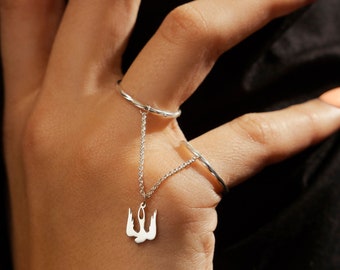 Dainty Diamond-Cut Stacking Rings With Chain and Swallow Charm