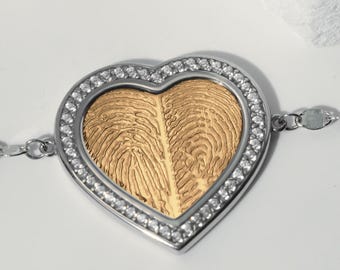 Pulseira personalizada com impressão digital dupla em formato de coração e zircônias em prata de lei - Presente para casais
