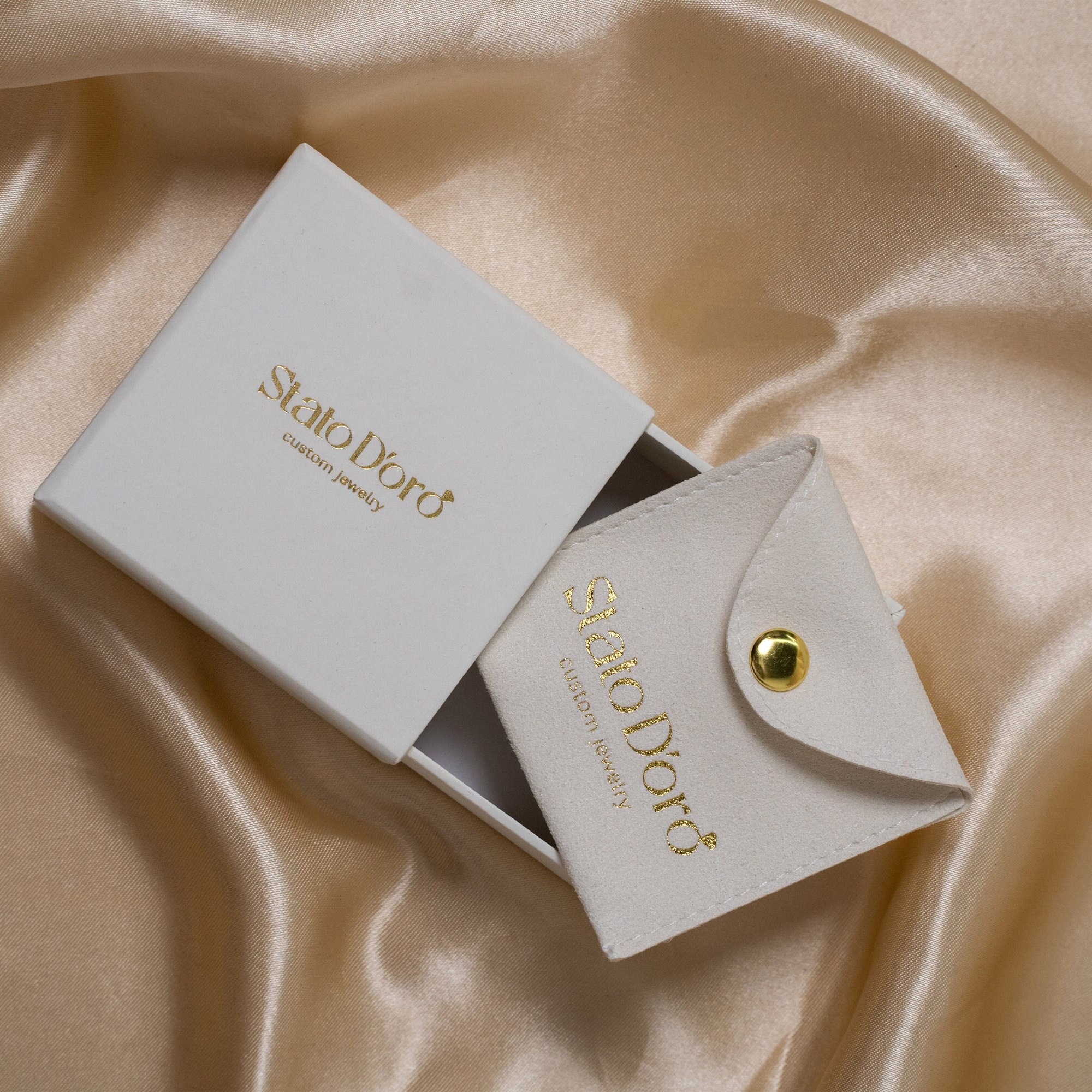 スターリングシルバーの横向きクロスイニシャルネックレス