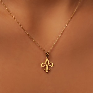 Pingente delicado de colar de flor de lis em prata esterlina banhado a ouro 18K | Charme exclusivo de flor de lis | Joias de verão | Corrente com corte de diamante