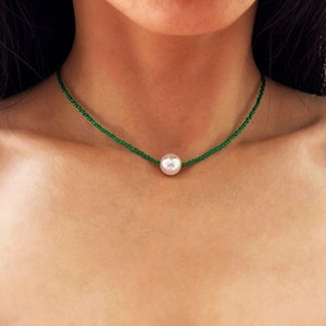 Emerald Green Stone Beaded Necklace, Summer Green Gem Beaded Choker with Pearl Charm, Dainty Gemstone Choker, May Birthstone Necklace