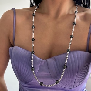 エレガントなロングパールネックレス、マルチウェイブラック＆シルバーパールネックレス、女性用ヴィンテージスタイルマルチレイヤーネックレス、上品なパールジュエリー