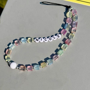 Encanto de teléfono con letras personalizadas, cadena de teléfono Y2K colorida, encanto de teléfono con nombre, cordón de teléfono, accesorios de teléfono de moda, años 90, regalo para ella