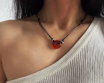 Halsband med röd karneol, choker med kristallsnöre, halsband med naturlig ädelsten, enkelt halsband, justerbart