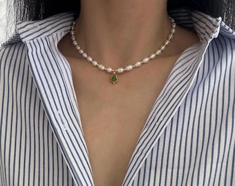 Green Jade Gourd Pendant Necklace • Retro Fresh Water Pearl Necklace • Dainty Pearl Choker Necklace • Everyday Necklace • Pearl Gift