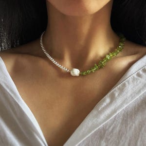 Natural Peridot Necklace with Baroque Pearl, Dainty Peridot Choker, Olive Green Gemstone Choker, August Birthstone Necklace, Period Jewelry