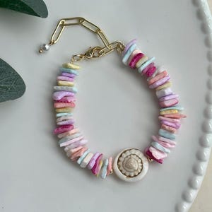 Retro Y2K Seashell Bracelet, Whimsical Seashell Charm Bracelet, Shell Beaded Bracelet, Tropical Vibes, Holiday Gift for Women & Girls