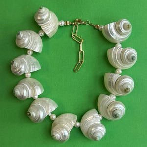 Natural White Shell Necklace, Turbo Shell Freshwater Pearl Necklace, Chunky Shell Necklace, Summer Necklace, Beach Wedding Bridal Jewelry